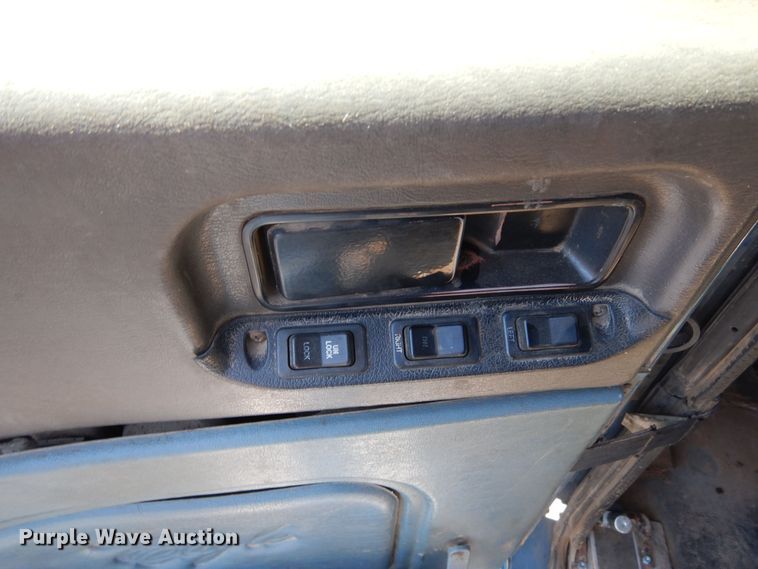 image for item DR1274 2000 International 9400i  semi truck