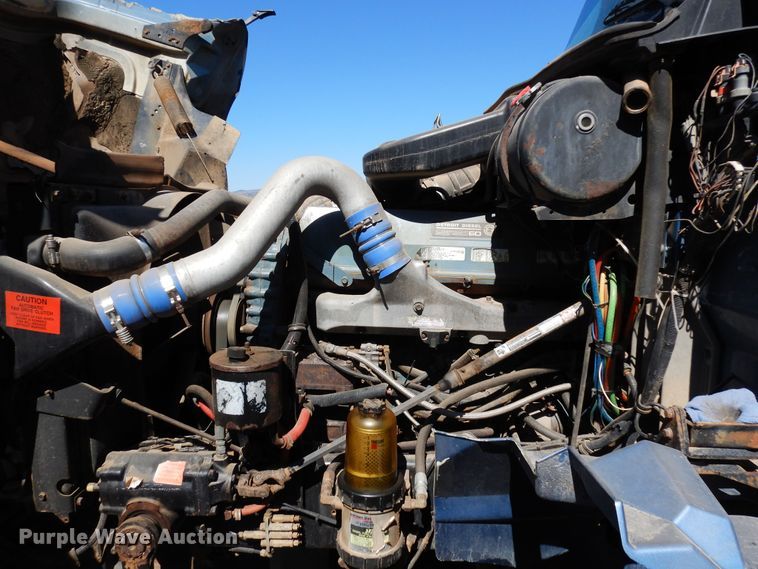 image for item DR1274 2000 International 9400i  semi truck