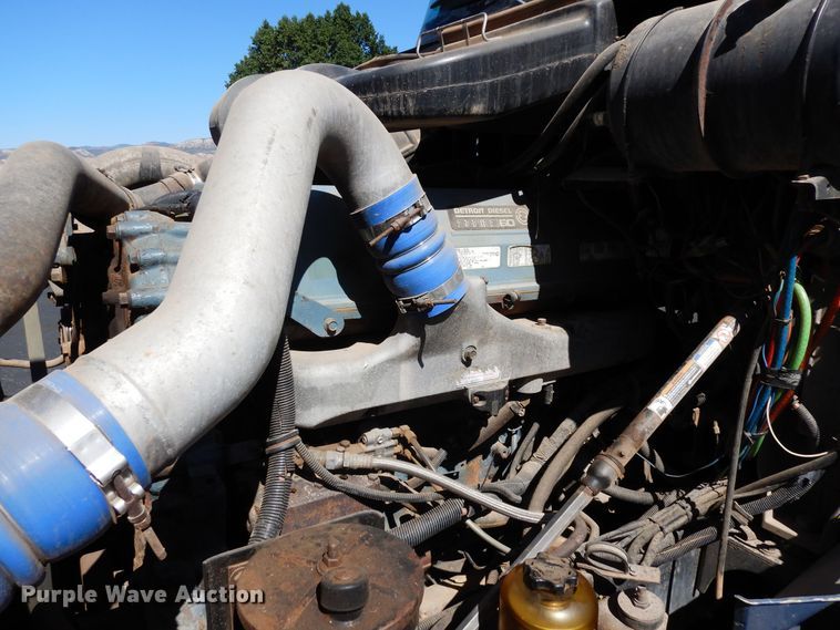 image for item DR1274 2000 International 9400i  semi truck