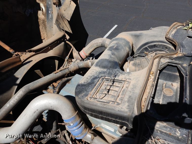 image for item DR1274 2000 International 9400i  semi truck