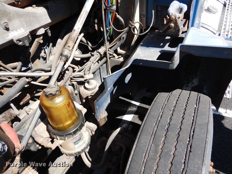 image for item DR1274 2000 International 9400i  semi truck