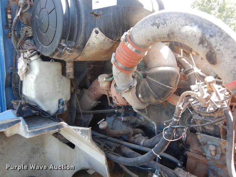 image for item DR1274 2000 International 9400i  semi truck