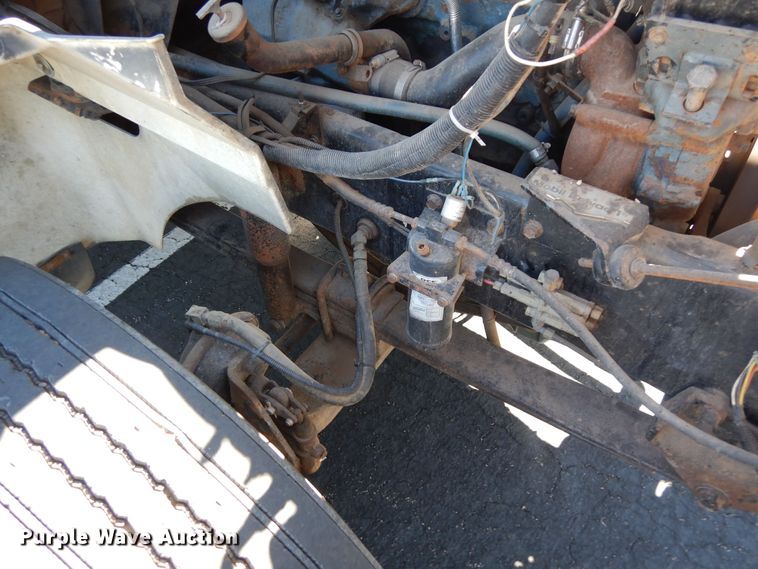 image for item DR1274 2000 International 9400i  semi truck