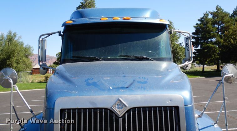 image for item DR1274 2000 International 9400i  semi truck