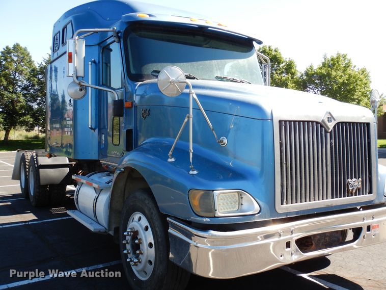 image for item DR1274 2000 International 9400i  semi truck