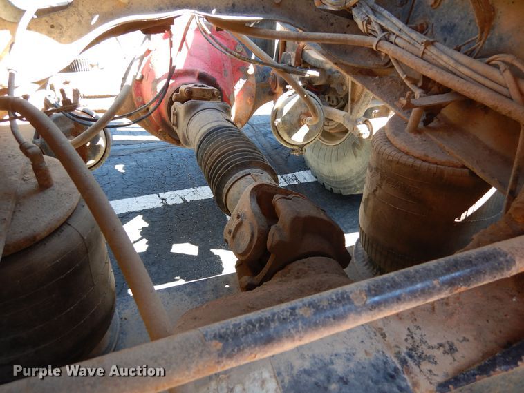 image for item DR1274 2000 International 9400i  semi truck