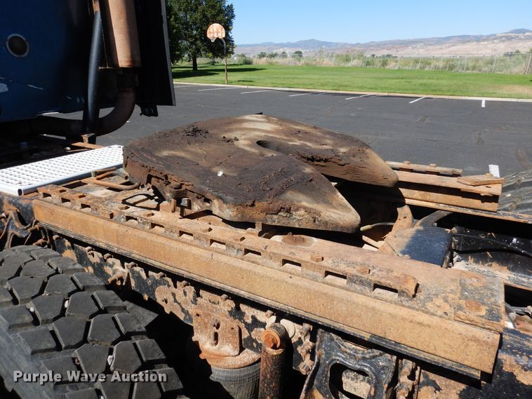 image for item DR1274 2000 International 9400i  semi truck