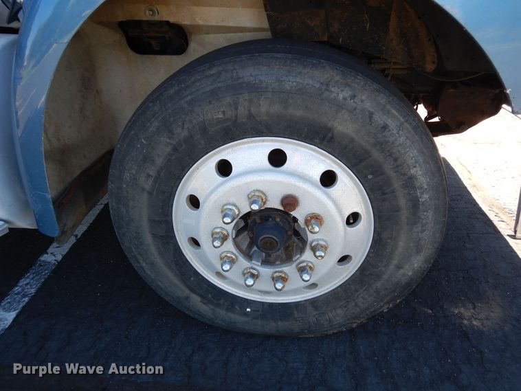 image for item DR1274 2000 International 9400i  semi truck