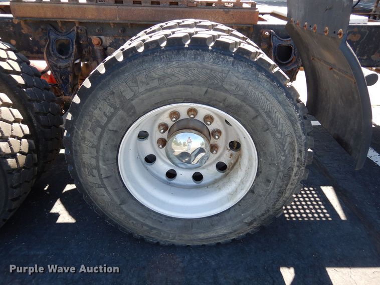 image for item DR1274 2000 International 9400i  semi truck