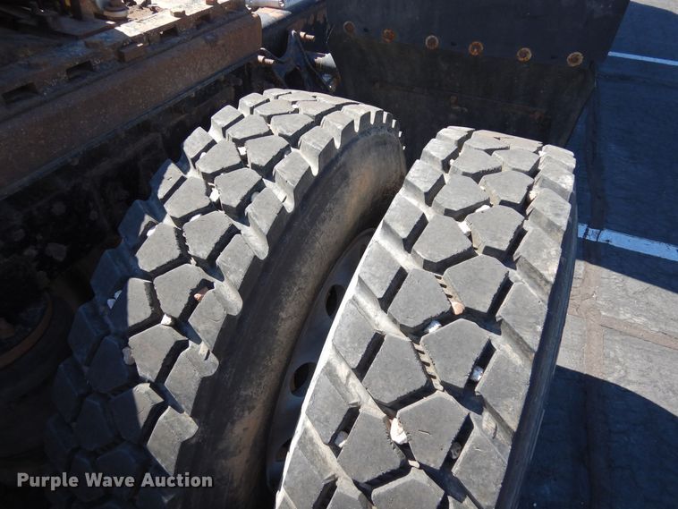 image for item DR1274 2000 International 9400i  semi truck