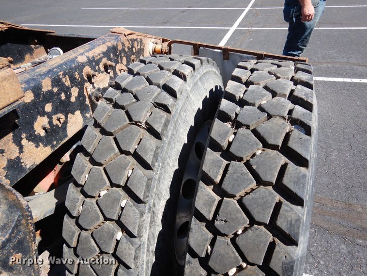 image for item DR1274 2000 International 9400i  semi truck