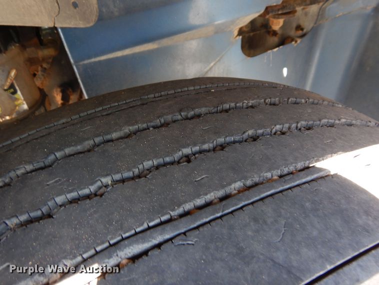 image for item DR1274 2000 International 9400i  semi truck