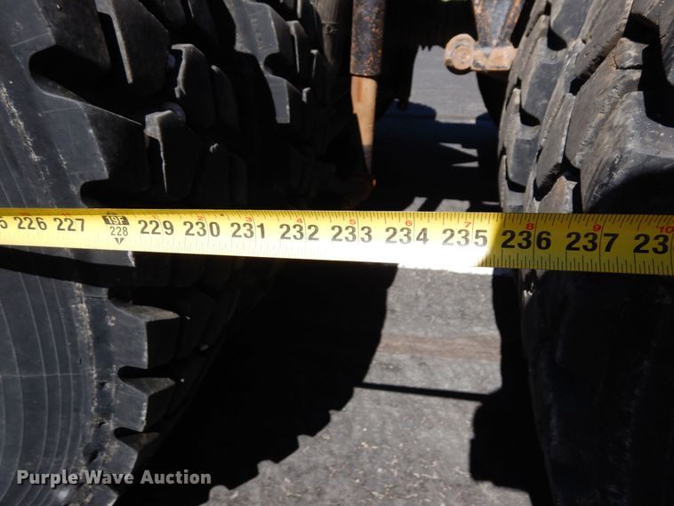 image for item DR1274 2000 International 9400i  semi truck