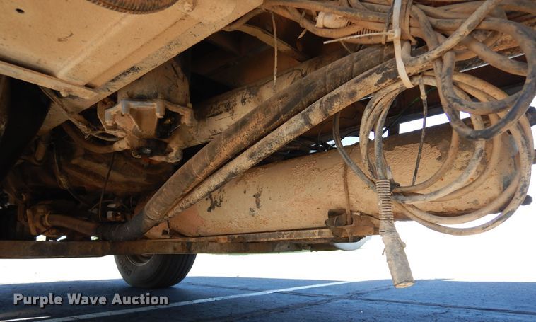 image for item DR1274 2000 International 9400i  semi truck