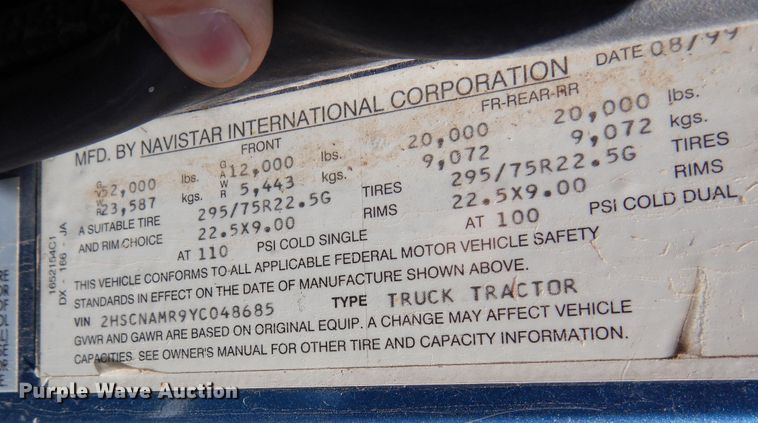 image for item DR1274 2000 International 9400i  semi truck