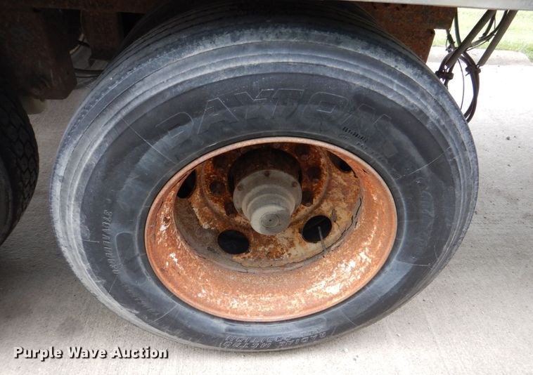 image for item DS8130 2002 Wabash  dry van trailer