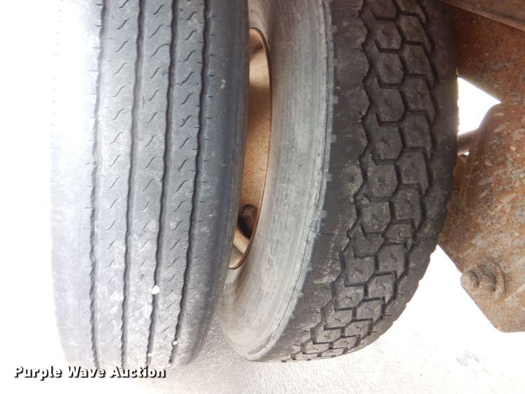 image for item DS8130 2002 Wabash  dry van trailer