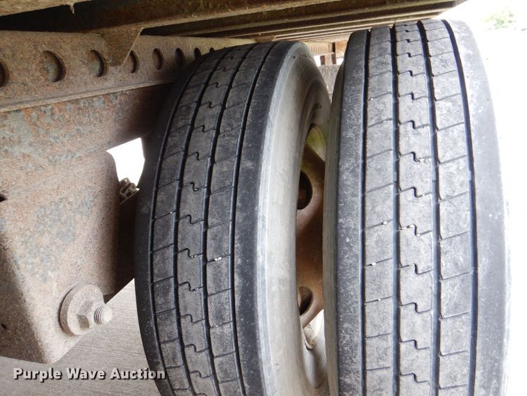 image for item DS8130 2002 Wabash  dry van trailer