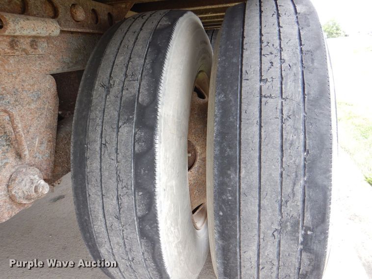 image for item DS8130 2002 Wabash  dry van trailer