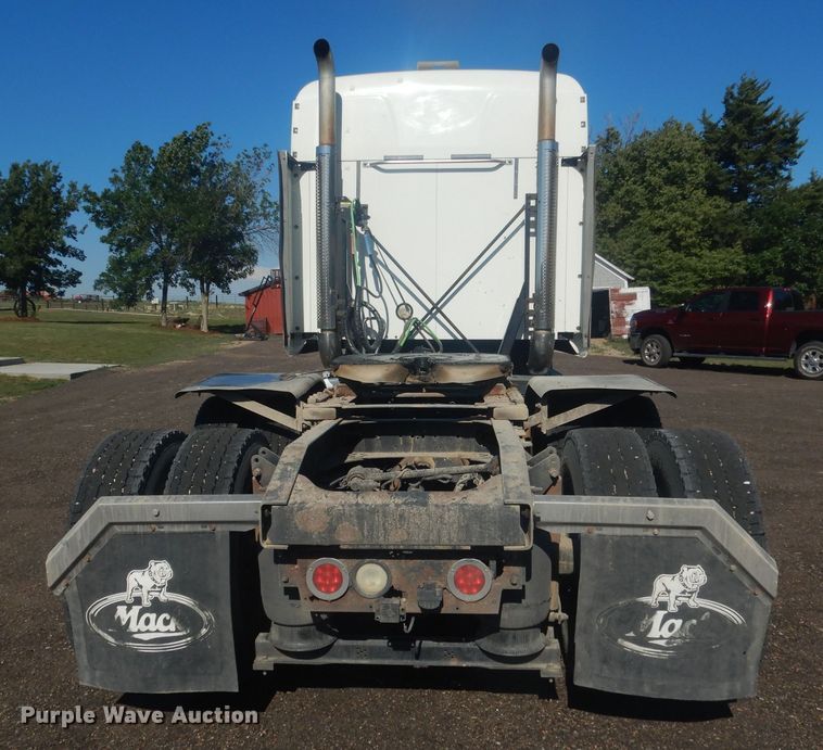 image for item HU9428 2008 Mack CXU613  semi truck