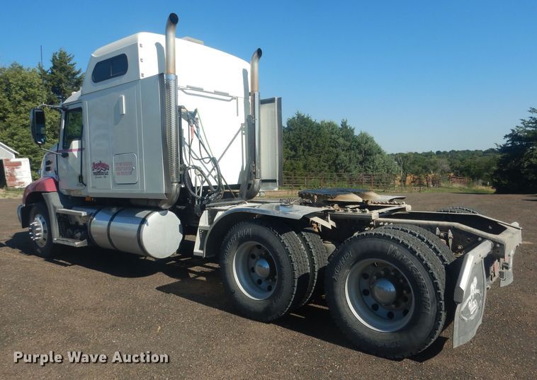 image for item HU9428 2008 Mack CXU613  semi truck