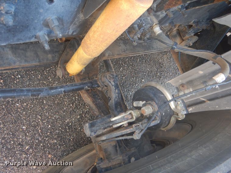 image for item HU9428 2008 Mack CXU613  semi truck