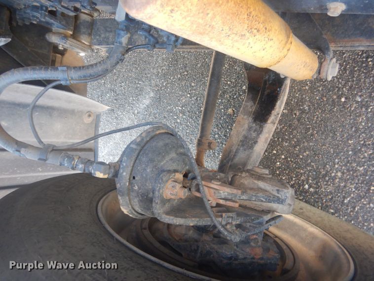 image for item HU9428 2008 Mack CXU613  semi truck