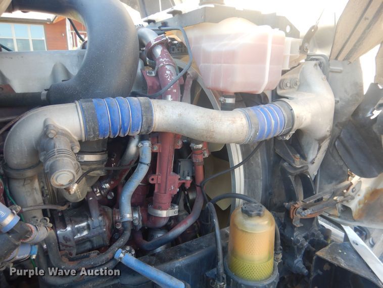 image for item HU9428 2008 Mack CXU613  semi truck