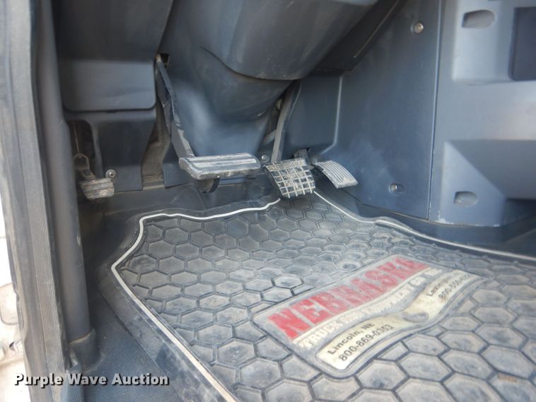 image for item HU9428 2008 Mack CXU613  semi truck