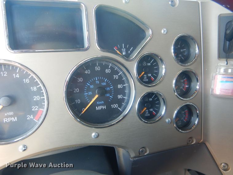 image for item HU9428 2008 Mack CXU613  semi truck