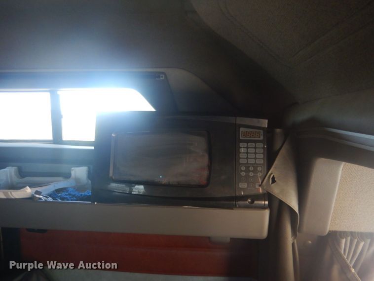 image for item HU9428 2008 Mack CXU613  semi truck