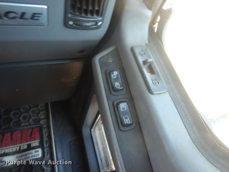 image for item HU9428 2008 Mack CXU613  semi truck