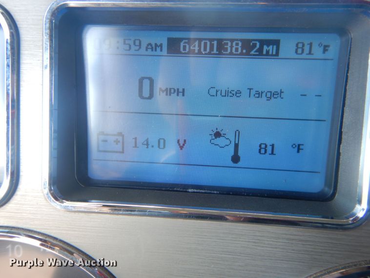 image for item HU9428 2008 Mack CXU613  semi truck