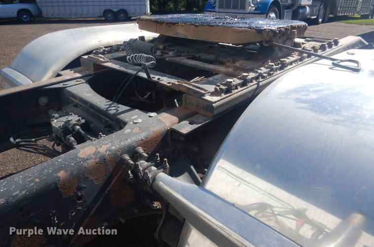 image for item HU9428 2008 Mack CXU613  semi truck