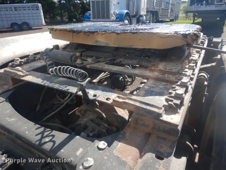 image for item HU9428 2008 Mack CXU613  semi truck