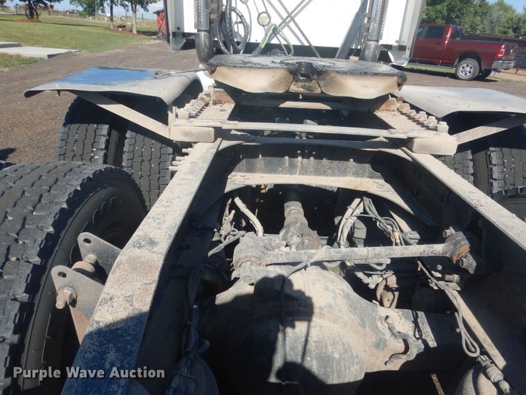 image for item HU9428 2008 Mack CXU613  semi truck