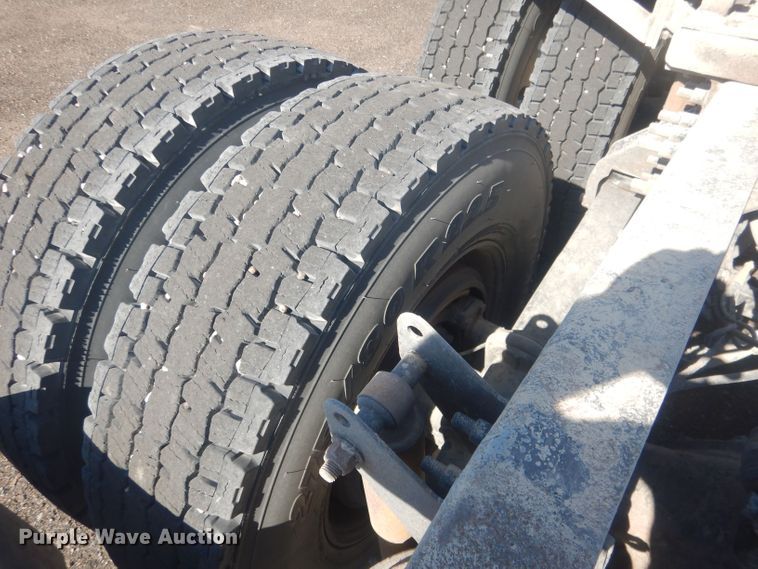 image for item HU9428 2008 Mack CXU613  semi truck