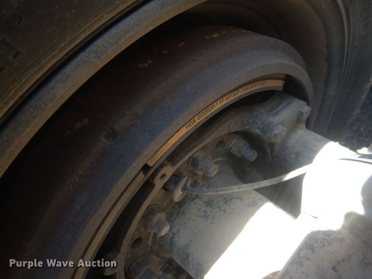 image for item HU9428 2008 Mack CXU613  semi truck