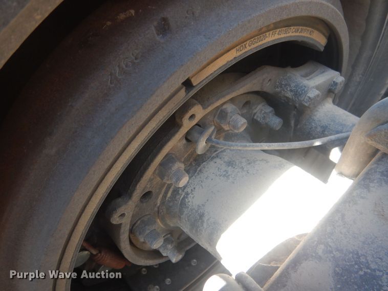 image for item HU9428 2008 Mack CXU613  semi truck