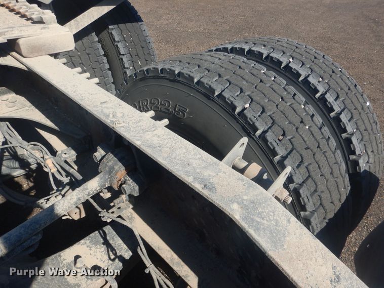 image for item HU9428 2008 Mack CXU613  semi truck