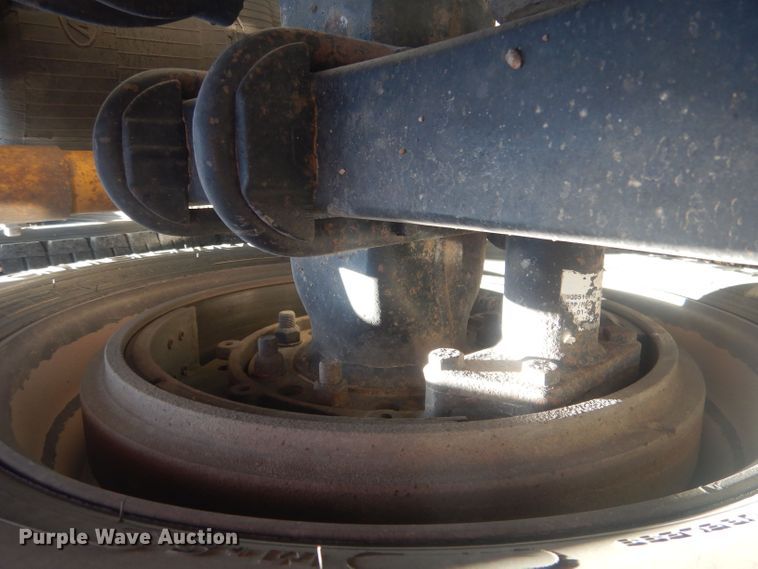 image for item HU9428 2008 Mack CXU613  semi truck