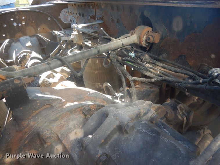 image for item HU9428 2008 Mack CXU613  semi truck