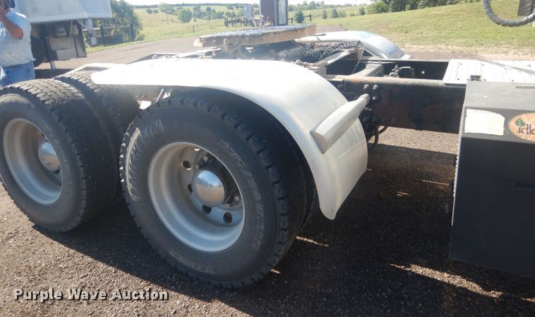 image for item HU9428 2008 Mack CXU613  semi truck