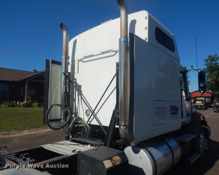 image for item HU9428 2008 Mack CXU613  semi truck