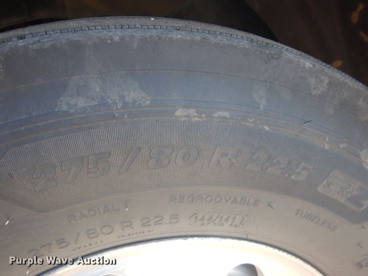 image for item HU9428 2008 Mack CXU613  semi truck