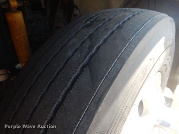 image for item HU9428 2008 Mack CXU613  semi truck