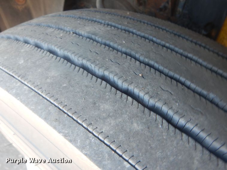 image for item HU9428 2008 Mack CXU613  semi truck