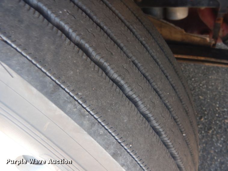 image for item HU9428 2008 Mack CXU613  semi truck