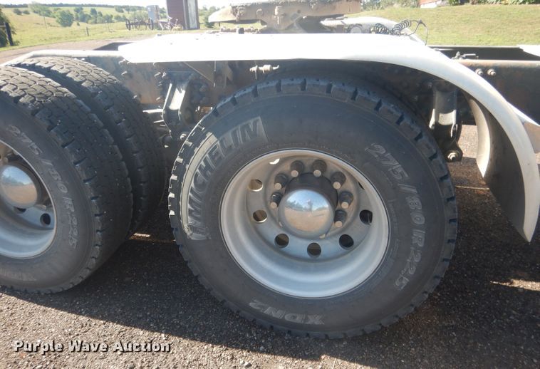 image for item HU9428 2008 Mack CXU613  semi truck