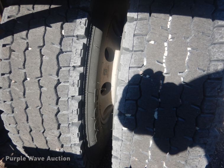 image for item HU9428 2008 Mack CXU613  semi truck